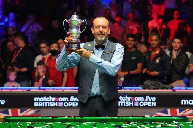 它反映了球 它反映了球