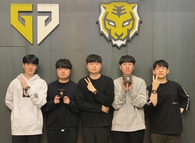 在社交媒体 在社交媒体